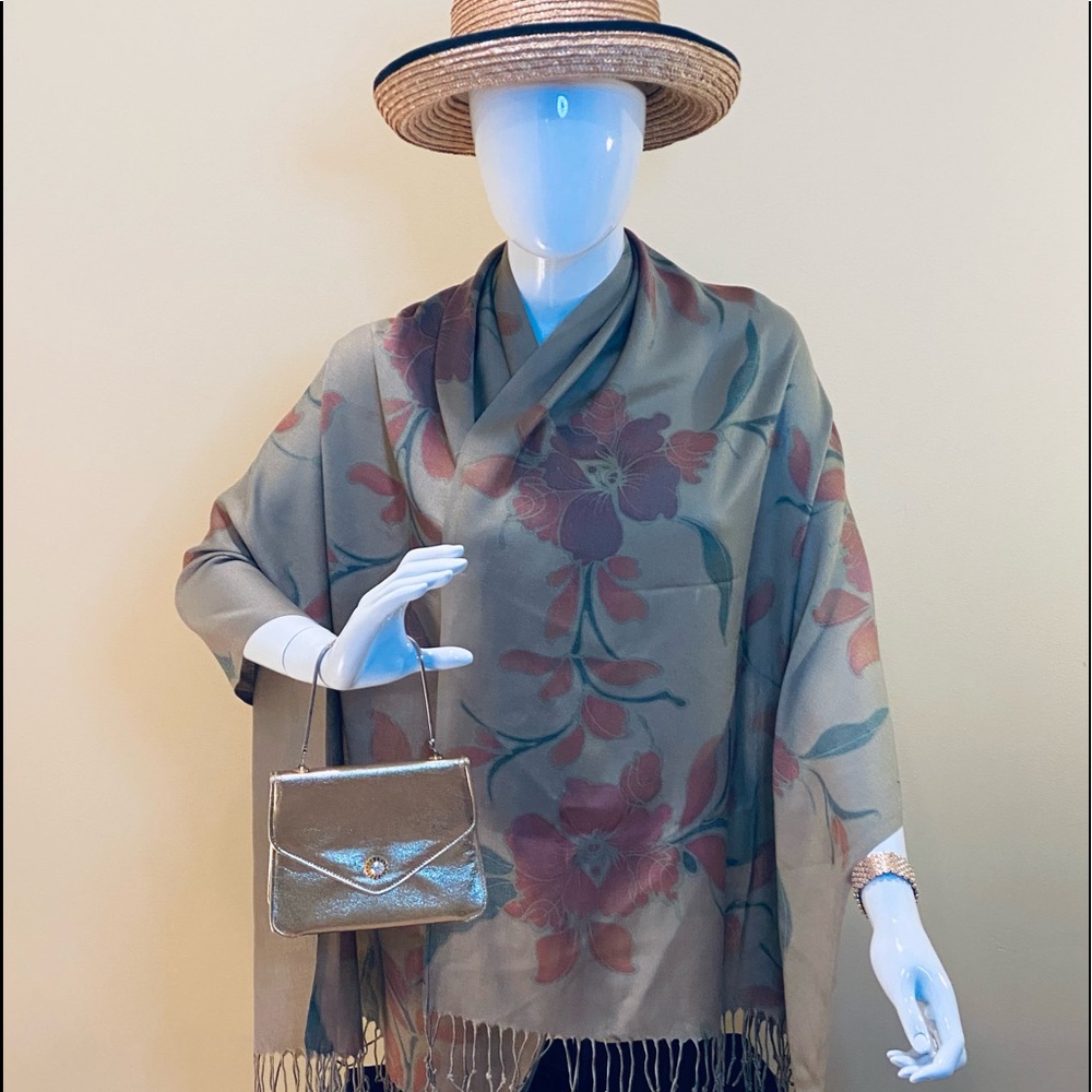 🌟HP🌟NWOT Cotton Khaki Floral Fringed Wrap